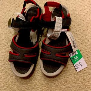 Women’s hiking sandals